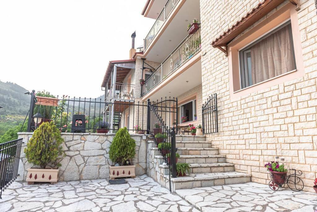 Dimitri'S Mountain House Apartamento Karpenísion Exterior foto